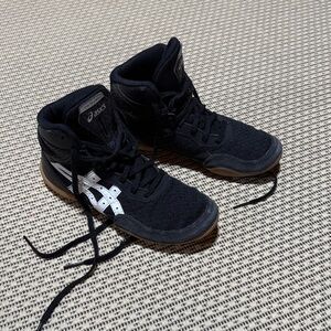 ASICS Men's Black and White Athletic Shoes